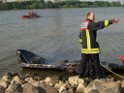 Kleine Yacht abgebrannt Koeln Hoehe Zoobruecke Rheinpark P079
